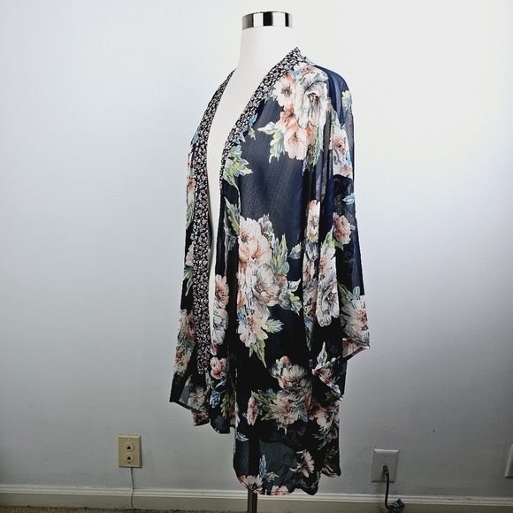 Band Of Gypsies Navy Blue Floral Sheer Kimono XS/S - Picture 10 of 11